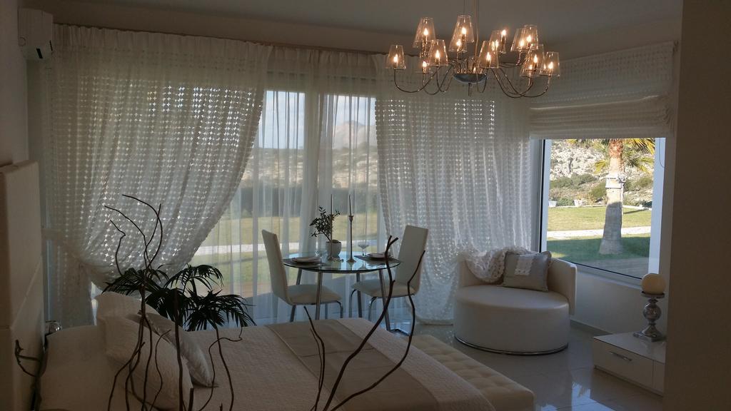 Reveli Estate Villa Калатас Стая снимка