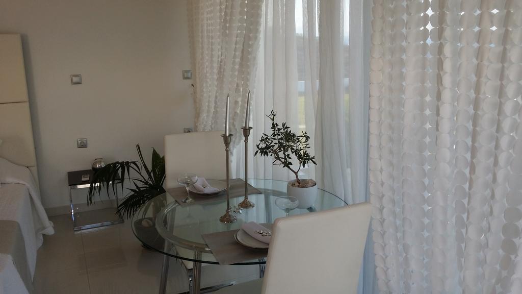 Reveli Estate Villa Калатас Стая снимка